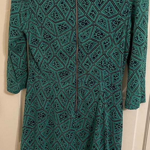 Gabby Skye - Size 10 Green cocktail dress. Never Worn - Picture 4 of 8